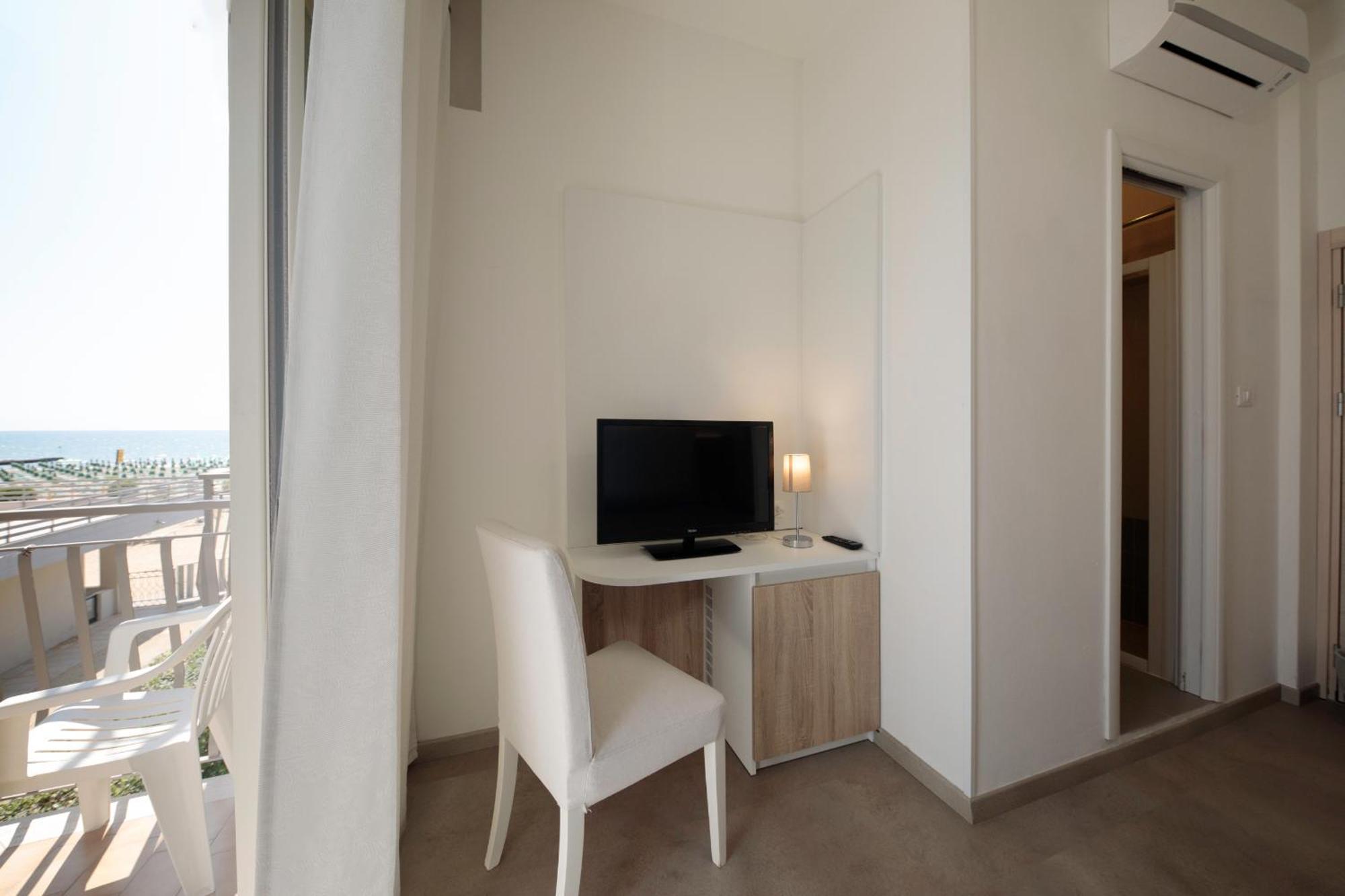 Hotel Conchiglia ลิโดดิเยโซโล ภายนอก รูปภาพ