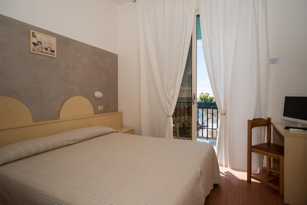 Hotel Conchiglia ลิโดดิเยโซโล ภายนอก รูปภาพ